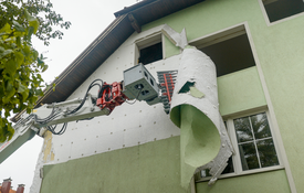 Das Porr Team konnte EPS mit dem Baggeraufsatz schon während des Rückbaus von Reststoffen befreien.