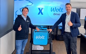 Benjamin Ammon, Head of Wolt Drive Austria, und Markus Tröger, IMPEX Niederlassungsleiter Wien