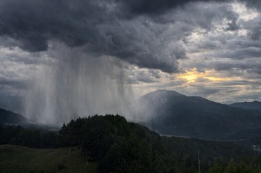 Immer häufiger auftretende Starkregenereignisse rücken die Frage in den Fokus, wie Österreichs Städte und Gemeinden mit den Folgen von Starkregen umgehen können.
