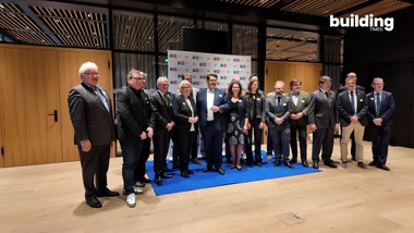 Die Immobilienlehrgänge der TU Wien, die von der Academy for Continuing Education angeboten werden, sind seit 35 Jahren ein führendes Ausbildungsprogramm für die Immobilienwirtschaft.
Bei einem Festakt im Wien Museum wird das Jubiläum von Absolvent*innen, Ausbilder*innen und Vertreter*innen der Branche gemeinsam gefeiert.

Lebenslanges Lernen ist in der Immobilienwirtschaft ein unverzichtbarer Erfolgsfaktor.  

Die TU Wien hat sich seit der Gründung der Immobilienlehrgängen vor 35 Jahren als Vorreiter in der Immobilienausbildung etabliert. 

Die Immobilien-Lehrgänge der TU Wien dienen nicht nur der Wissensvertiefung und dem Networking, sondern können auch ein entscheidender Karrierebooster sein.

Die 35-jährige Erfolgsgeschichte der Immobilienlehrgänge an der TU Wien ist ein Beweis für die nachhaltige Bedeutung von Aus- und Weiterbildung in der österreichischen Immobilienwirtschaft.

============================

Im Interview:
Jens Schneider - Rektor der TU Wien
Bob Martens - Lehrgangsleiter, TU Wien - Academy for Continuing Education
Wolfgang Güttel - Dekan der TU Wien Academy for Continuing Education 
Frank Brün - Betreuer & Managing Partner, Phorus Management 
Markus Pusta - External Examiner RICS & Geschäftsführer, Pusta & Partner Hausverwaltung
Anton Holzapfel - Vortragender & Geschäftsführer, ÖVI 
Richard Bonomo - Absolvent & Notariatskandidat, Notar Dr. Alexander Miklos
Astrid Grantner-Fuchs - Absolventin & Geschäftsführerin, EHL Immobilien Bewertung 
Iris Kainz - Absolventin & Leiterin, Immobilienbewertung VOLKSBANK WIEN