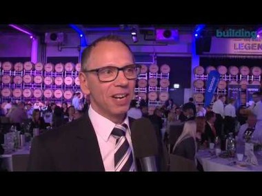 Was braucht man für das perfekte Produktevent? Bei der Firma Uponor übernahm dies das Weingut Scheiblhofer. Für die knapp 250 geladenen Gäste nur das Beste. Zur Exklusivpremiere der Neuheiten und Highlights 2019, kamen die geladenen Geschäftspartner in eigens dafür eingerichteten Shuttlebussen aus ganz Österreich. Nach einer Präsentation der neuesten Produkte, ging es Schlag auf Schlag, zuerst ein Galadinner von Starkoch Ysnait Bräuer dazu entspannte Live Musik und ein Weinpotpouri aus dem Hause Scheiblhofer. Stargast und Mentalist Manuel Horeth, lies Menschen steif wie ein Brett, aber sicher liegen oder verlieh ihnen ungeähnte Kräfte.