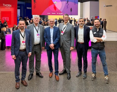 v.l.n.r.: Mathias Duer und CEO Alfred Felder (Zumtobel Group), Evert Schäffer (Legrand), Thomas Fobbe (Zumtobel Group),
VP Andrea Lamieri und Antonio Passerotto (Legrand)