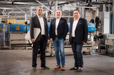 Das Management: (im Bild v.l.: Prokurist Markus Plakolm, Werksleiter Swisspearl Österreich GmbH, Hans-Jörg Kasper, Geschäftsführer Swisspearl Österreich GmbH. Prokurist Michael Foisel, Marketing- und Vertriebsleiter