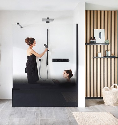 Ideal für zwei: Die Walk in Dusche ermöglicht Brausen und Vollband 