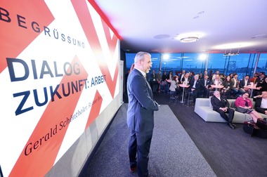 Volles Haus bei der Future Night 2026: Bei einem 360 Grad-Blick über Wien reflektierten rund 120 hochkarätige Gäste Trends und Zukunftsthemen der Arbeit in der Baubranche.