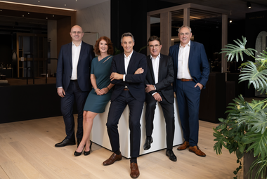 Hansgrohe Group, Vorstand Christophe Gourlan, Vorstand Vertrieb Sandra Richter, Vorständin Personal Hans Jürgen Kalmbach, Vorsitzender des Vorstands Martial Gil, Vorstand Finanzen Frank Semling, Vorstand Operations, stellvertretender Vorstandsvorsitzender (v.l.n.r.)