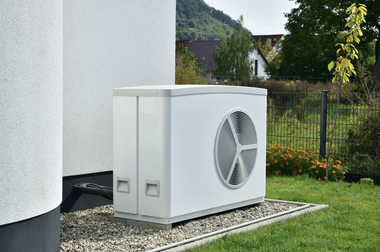 Planungssicherheit durch Normung: Die Richtlinie VDI 4645 E stellt sicher, dass Wärmepumpenanlagen nicht nur installiert, sondern als effiziente Gesamtsysteme hydraulisch perfekt eingeregelt werden.