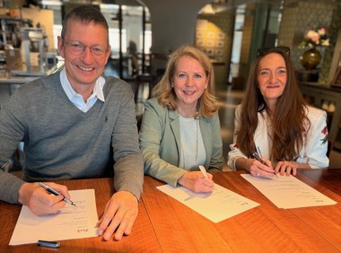 Unterzeichnung Positionspapier vlnr: Dirk Otto, Doris Bele, Martina Reinholz