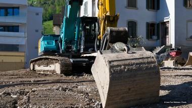 Der Aufschwung im deutschen Bausektor nimmt Fahrt auf - doch er steht auf wackligen Beinen.