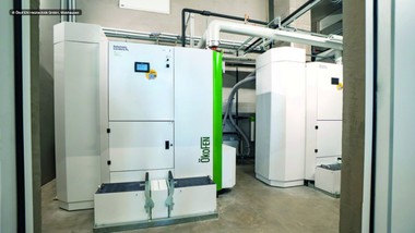  Um auch im gewerblichen Bereich den Umstieg von fossilen Energieträgern auf erneuerbare Energien zu erleichtern, hat ÖkoFEN mit dem Pellematic Condens XL eine Pellet-Brennwertheizung mit bis zu 520 kW entwickelt.