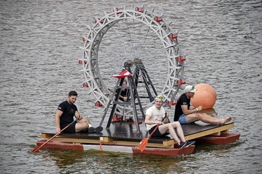 Beton-Riesenrad siegt bei Betonkanuregat