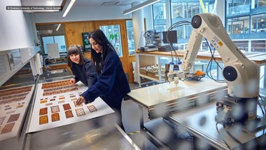 Kreislaufwirtschaft im 3D-Druck: Wie die Universität Chalmers aus Backhefe und Zellulose nachhaltige Designelemente für Innenräume entwickelt.