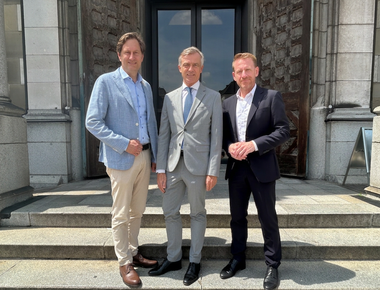 Bild (v.l.n.r.): VÖZ-GF Sebastian Spaun mit Heimo Berger und Haimo Primas, dem neuen Vorstandsvorsitzenden und seinem Vorgänger