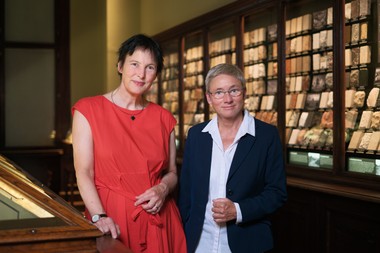 Brigitte Bach, Geschäftsführerin und Sprecherin der Geschäftsführung des AIT Austrian Institute of Technology (re.) und Katrin Vohland, Generaldirektorin des Naturhistorischen Museums Wien
