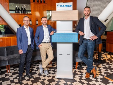 (v.l.n.r.): Gerhard Perschy (General Manager Comm. Daikin Ö.), Alexander Springler (General Manager Daikin Ö.) und Almir Karagic (Sales Manager Residential Daikin Ö.)