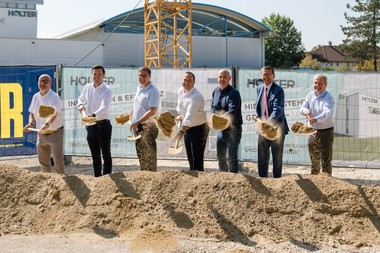 Am 03. August 2026 fand am Standort Wels der Spatenstich für ein neues automatisiertes Kleinteilelager bei Holter statt.