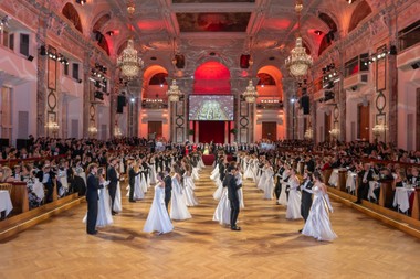 Am 12. Jänner 2027 heißt es am 21. Immobilienball wieder "Alles Walzer"
