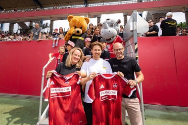 Julius Kirchner, Geschäftsführender Gesellschafter und CEO Fränkische Group mit Jörg Burkhardt, Geschäftsführer 1. FCN Marketing GmbH