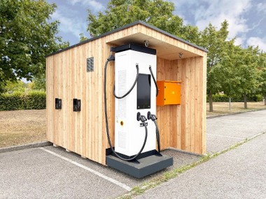 LumoPower Wood ist eine hochwertige, nachhaltige Lösung für Baustellen, Veranstaltungen und temporäre Ladelösungen.
