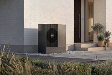 Mit der Vitocal 200-A intelligent energy (ie) enthüllt Viessmann Climate Solutions nun die neue Ära seiner Luft/Wasser-Wärmepumpe in Monoblock-Bauweise.