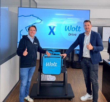 Benjamin Ammon, Head of Wolt Drive Austria, und Markus Tröger, IMPEX Niederlassungsleiter Wien