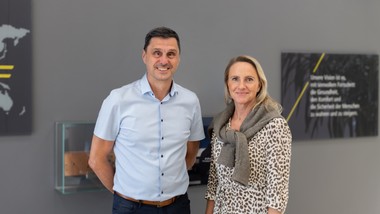Staffelübergabe im Marketing bei Kemper: Martina Heiland übernimmt zum 1. September 2026 die Marketingleitung von Stefan Pohl, der nach 43 Jahren Unternehmenszugehörigkeit in den Ruhestand geht.