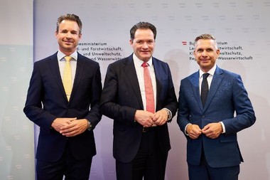 Bundesregierung treibt Ausstieg aus Öl und Gas voran und setzt Konjunkturimpuls für KMU als Rückgrat des Standorts.