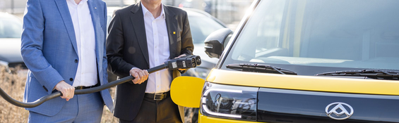 v.l.: Stefan Stallinger, Technikvorstand, EVN, mit Peter Umundum, Generaldirektor-Stellvertreter, Österreichische Post