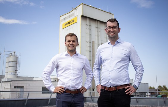 Von links: Rainer Pascher, Geschäftsführer Murexin GmbH und Sebastian Lumetzberger, Entwicklungsleiter Murexin GmbH am Hauptsitz Wiener Neustadt.