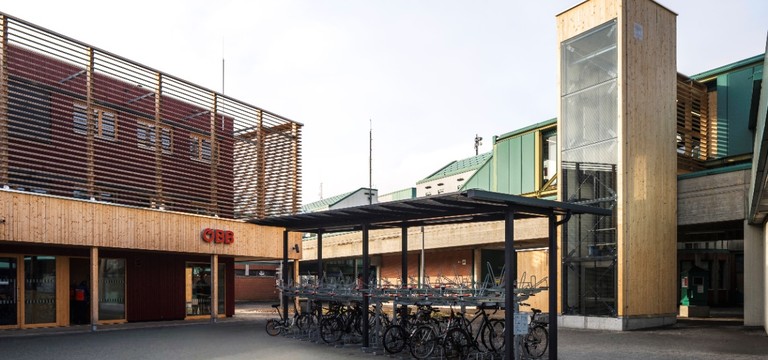 Erster ÖBB-Lift im hybriden Holzschacht