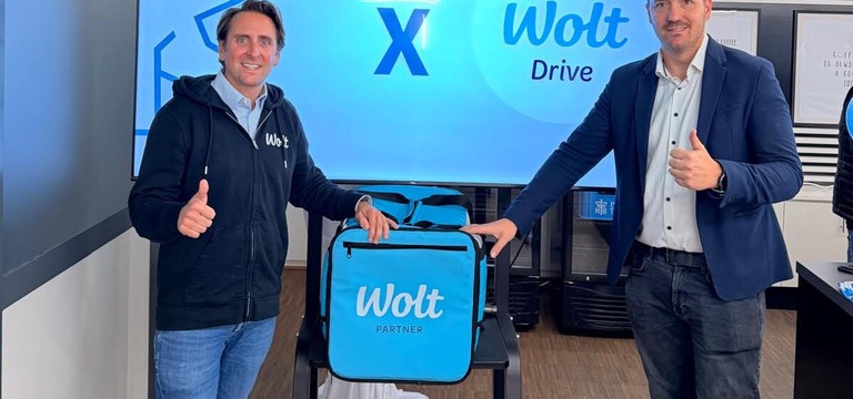 Benjamin Ammon, Head of Wolt Drive Austria, und Markus Tröger, IMPEX Niederlassungsleiter Wien