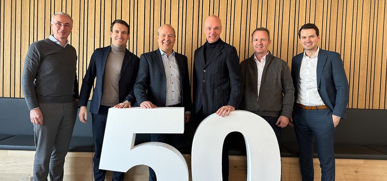 Von links: Roman Eberstaller (CEO Sunpor Kunststoff GmbH), Daniel Brandstetter (CEO swisspor Österreich GmbH & CO KG), Clemens Demacsek (GPH-Geschäftsführer), Roland Hebbel (CEO Steinbacher Dämmstoff GmbH), Peter Schmid (Austrotherm GmbH) und Heimo Pascher (CEO Austrotherm GmbH).